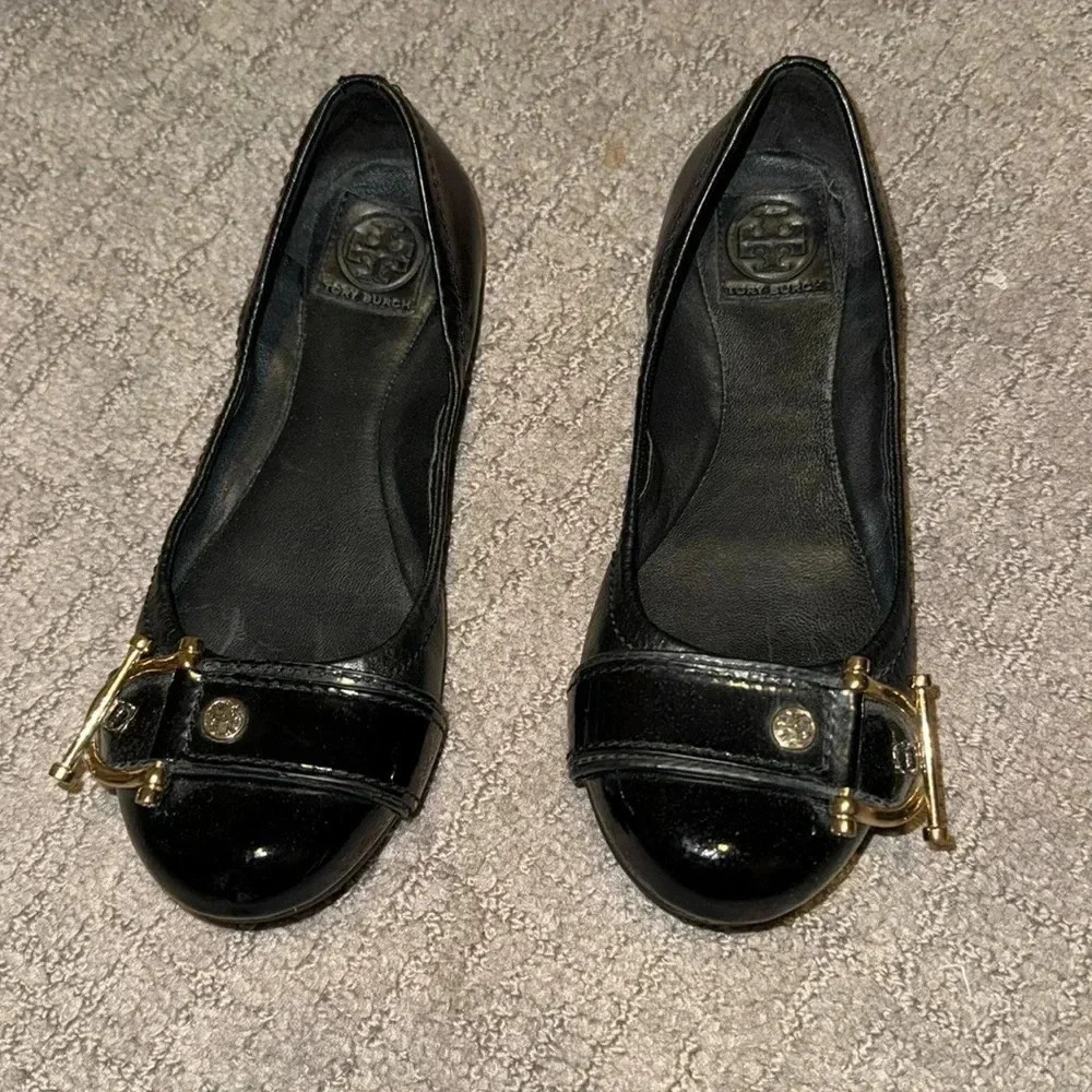 Tory Burch NOEL buckle black flats, size 6. EUC.